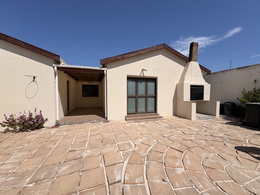 To Let 4 Bedroom Property for Rent in Kirstenhof Western Cape